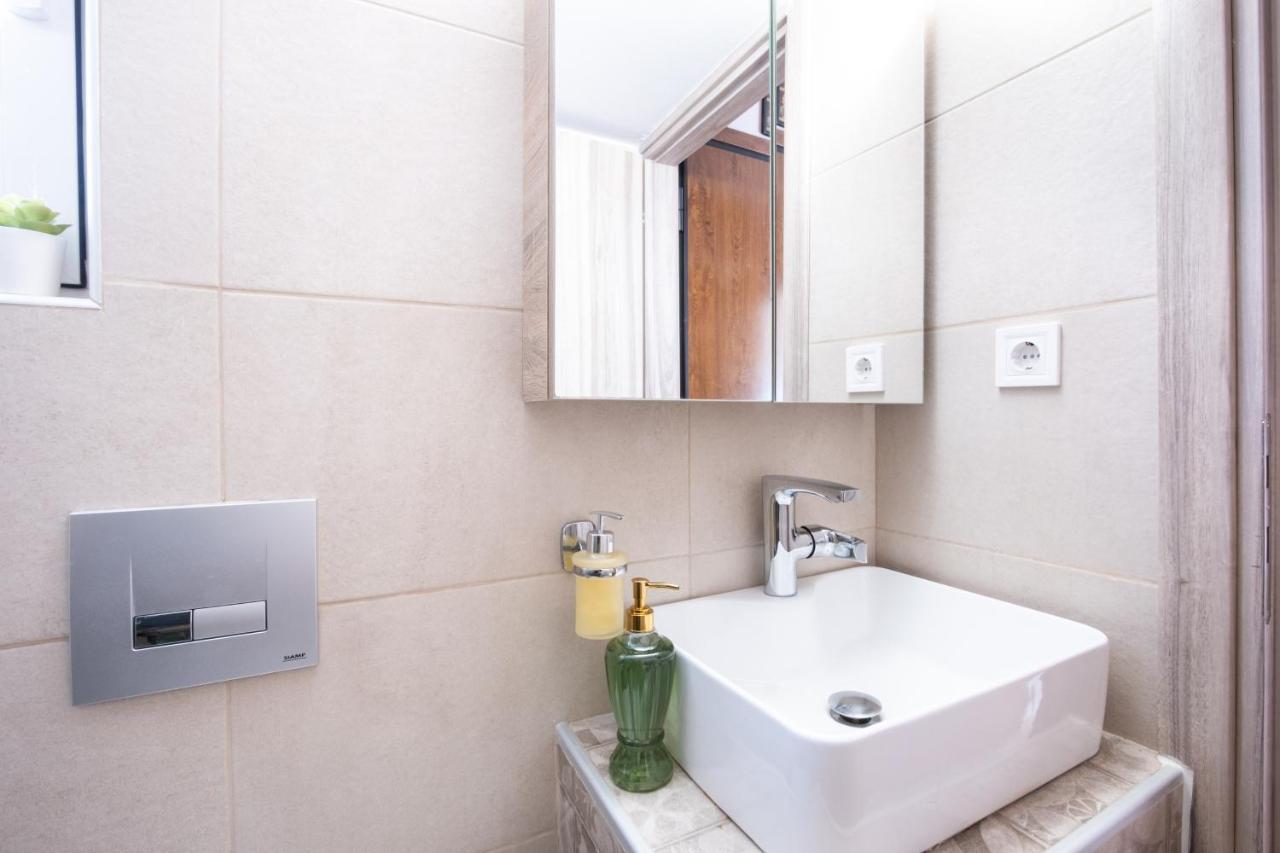 Family Apartment Near Port Piraeus Ngoại thất bức ảnh